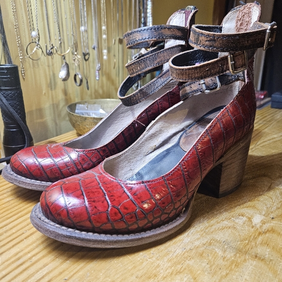 Red Croco Randi Size 6 - Picture 1 of 2